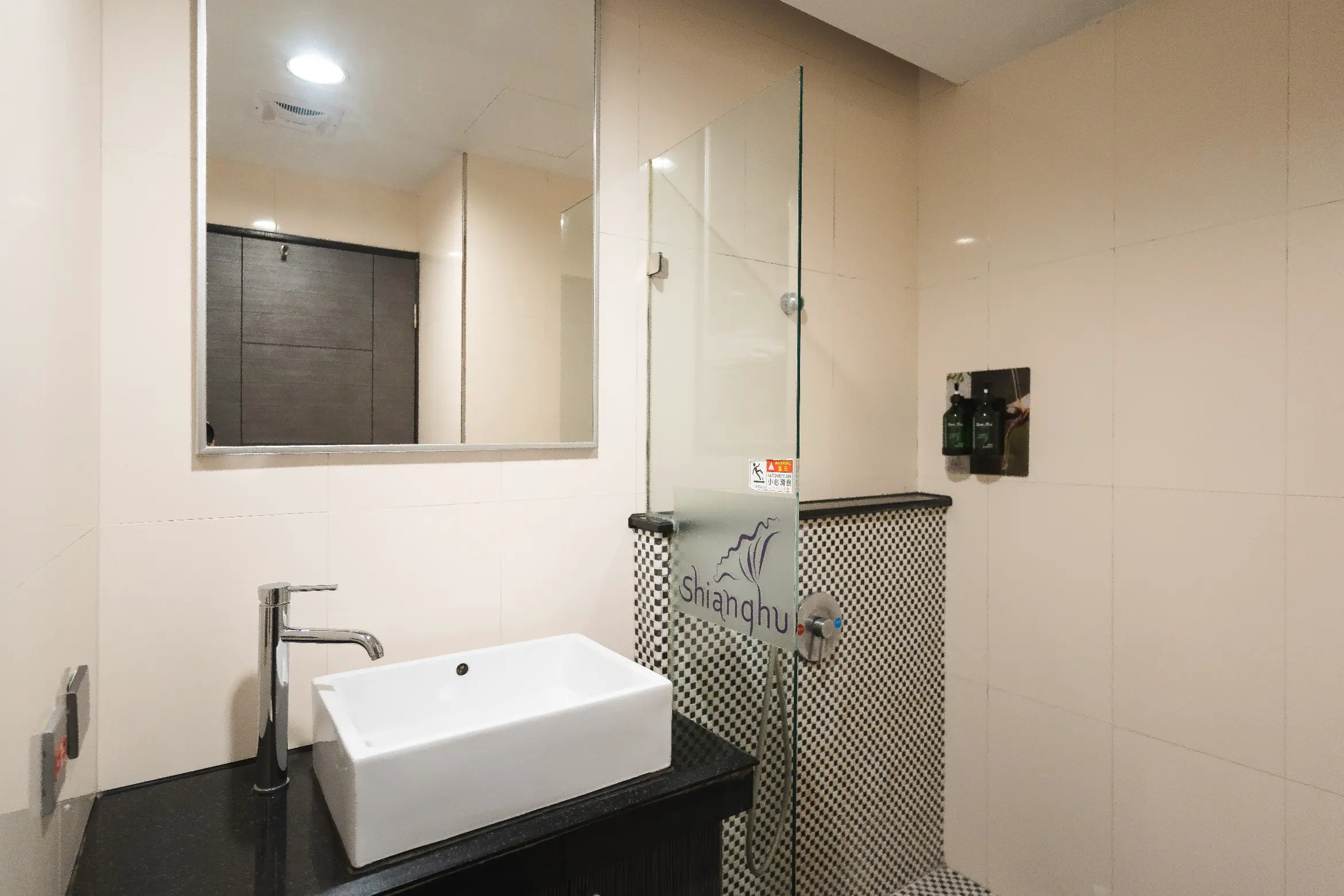 湖月三人房(一大一小床)